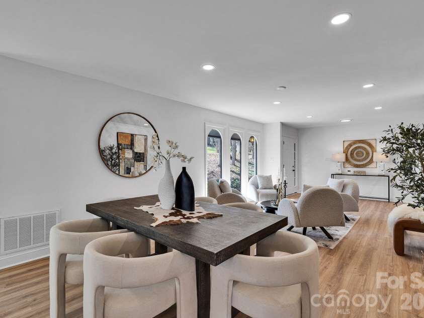 3200 Highview Road, Charlotte, NC 28210.  MLS# CAR4344986, YatesRealty ID 13654. Dining 