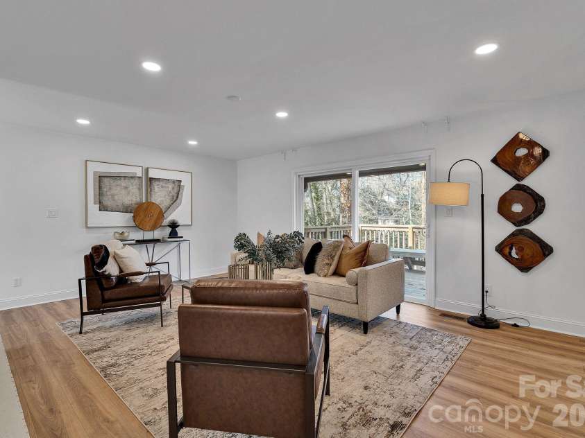 3200 Highview Road, Charlotte, NC 28210.  MLS# CAR4344986, YatesRealty ID 13654. Family room