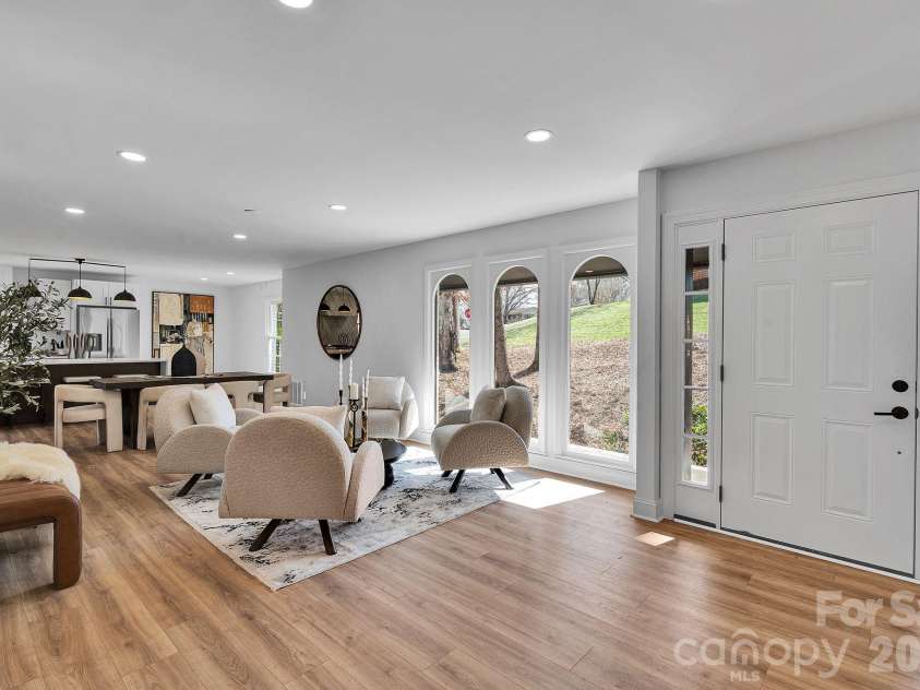 3200 Highview Road, Charlotte, NC 28210.  MLS# CAR4344986, YatesRealty ID 13654. Front room