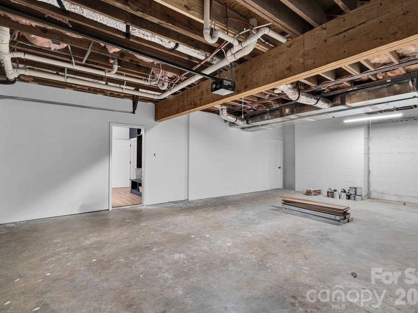 3200 Highview Road, Charlotte, NC 28210.  MLS# CAR4344986, YatesRealty ID 13654. Garage with room to spare