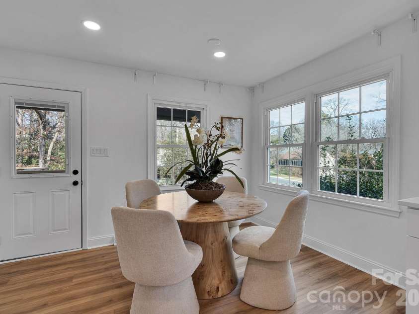 3200 Highview Road, Charlotte, NC 28210.  MLS# CAR4344986, YatesRealty ID 13654. Kitchen table with an amazing view.