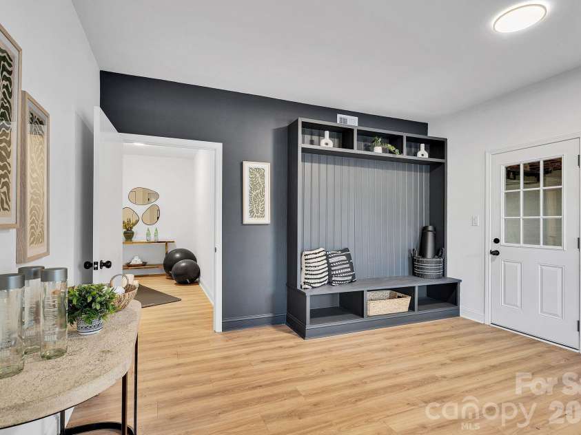 3200 Highview Road, Charlotte, NC 28210.  MLS# CAR4344986, YatesRealty ID 13654. Mud room, perfect drop zone.