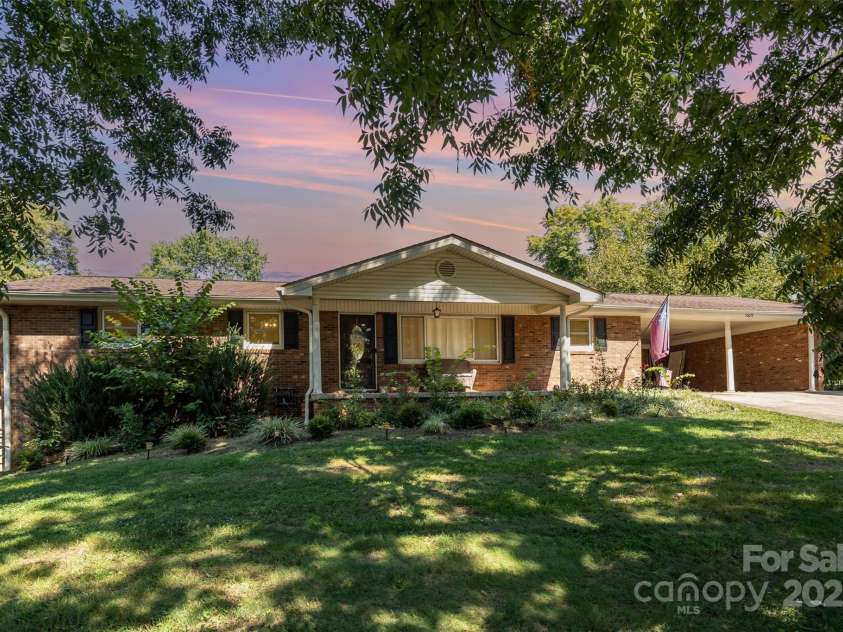 5609 Grace Chapel Road, Hickory, NC 28601.  MLS# CAR4302482, YatesRealty ID 13656. 