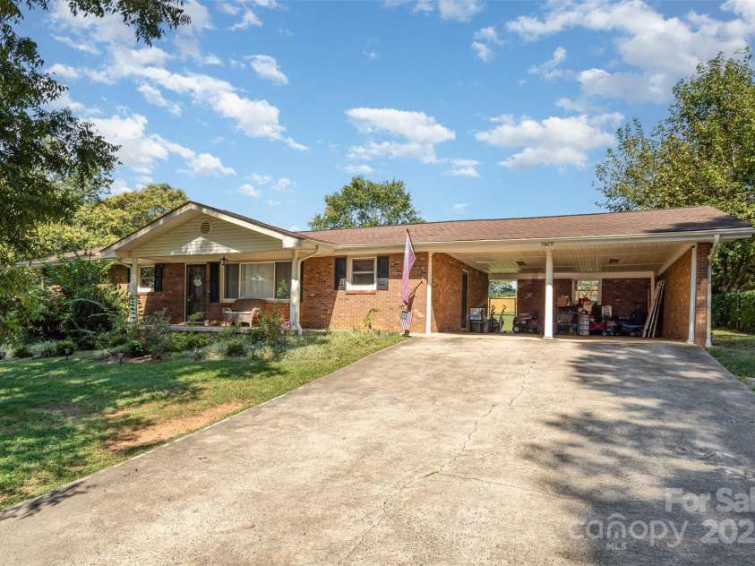 5609 Grace Chapel Road, Hickory, NC 28601.  MLS# CAR4302482, YatesRealty ID 13656. 