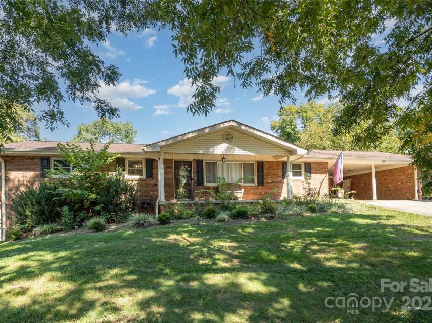 5609 Grace Chapel Road, Hickory, NC 28601.  MLS# CAR4302482, YatesRealty ID 13656. 