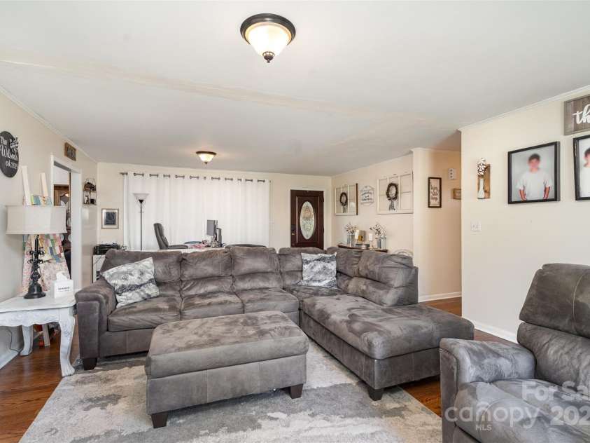 5609 Grace Chapel Road, Hickory, NC 28601.  MLS# CAR4302482, YatesRealty ID 13656. 