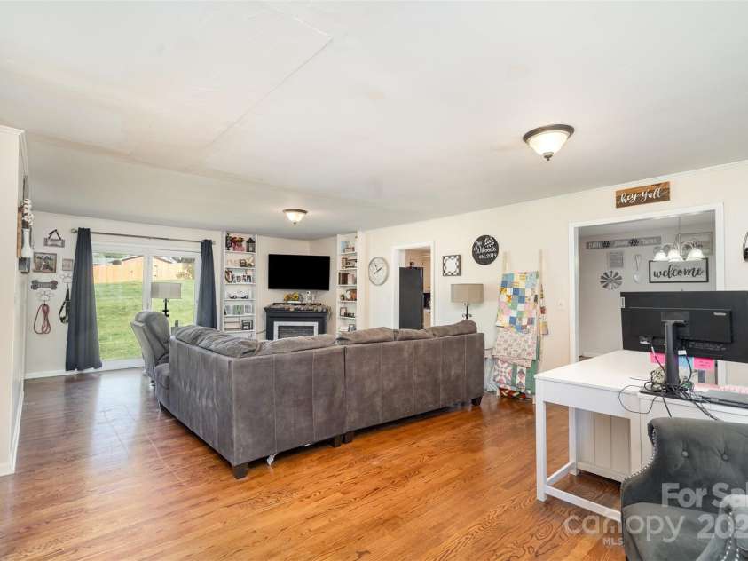 5609 Grace Chapel Road, Hickory, NC 28601.  MLS# CAR4302482, YatesRealty ID 13656. 