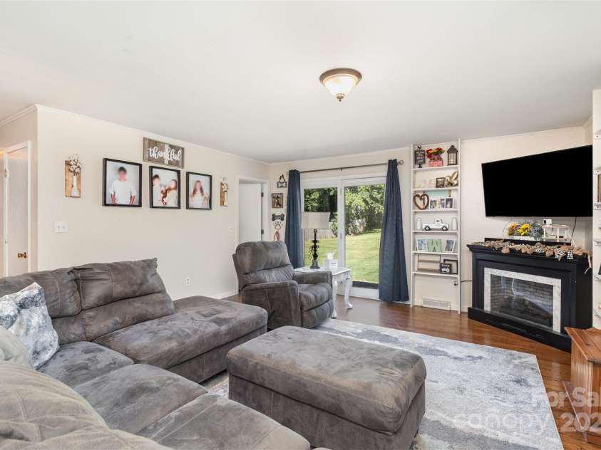 5609 Grace Chapel Road, Hickory, NC 28601.  MLS# CAR4302482, YatesRealty ID 13656. 