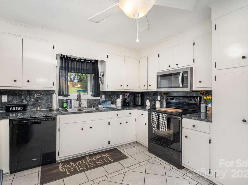 5609 Grace Chapel Road, Hickory, NC 28601.  MLS# CAR4302482, YatesRealty ID 13656. 