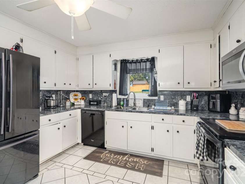 5609 Grace Chapel Road, Hickory, NC 28601.  MLS# CAR4302482, YatesRealty ID 13656. 