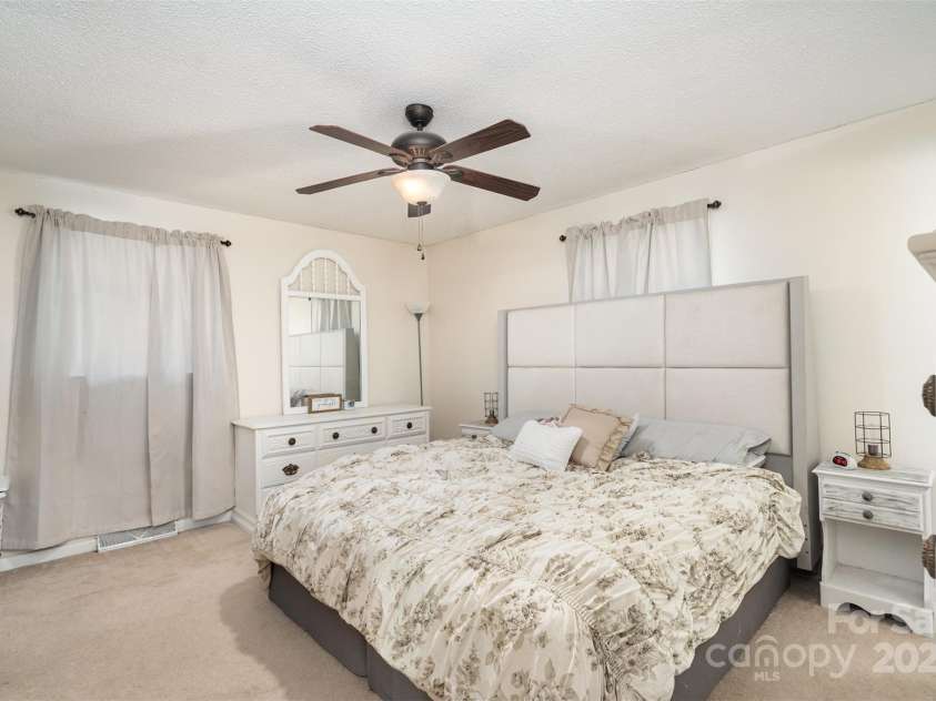 5609 Grace Chapel Road, Hickory, NC 28601.  MLS# CAR4302482, YatesRealty ID 13656. 