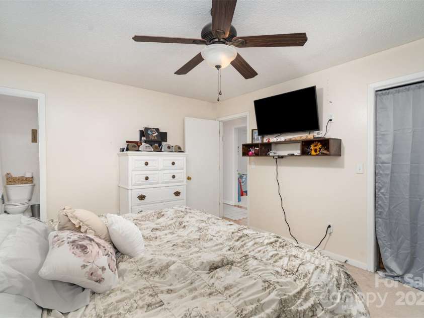 5609 Grace Chapel Road, Hickory, NC 28601.  MLS# CAR4302482, YatesRealty ID 13656. 