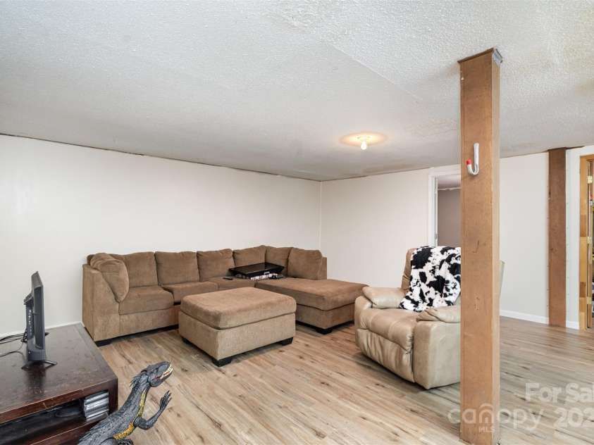 5609 Grace Chapel Road, Hickory, NC 28601.  MLS# CAR4302482, YatesRealty ID 13656. 