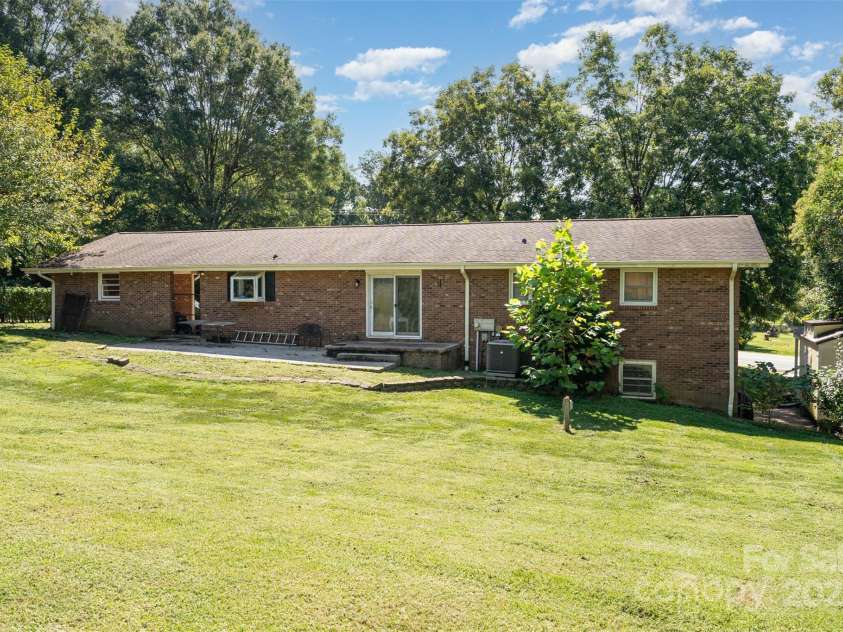 5609 Grace Chapel Road, Hickory, NC 28601.  MLS# CAR4302482, YatesRealty ID 13656. 