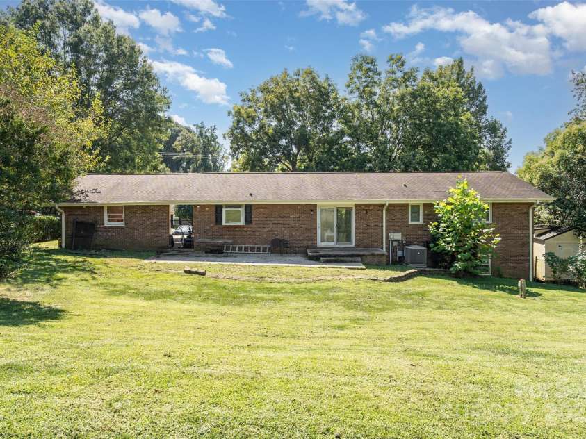 5609 Grace Chapel Road, Hickory, NC 28601.  MLS# CAR4302482, YatesRealty ID 13656. 