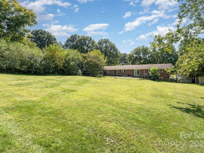 5609 Grace Chapel Road, Hickory, NC 28601.  MLS# CAR4302482, YatesRealty ID 13656. 