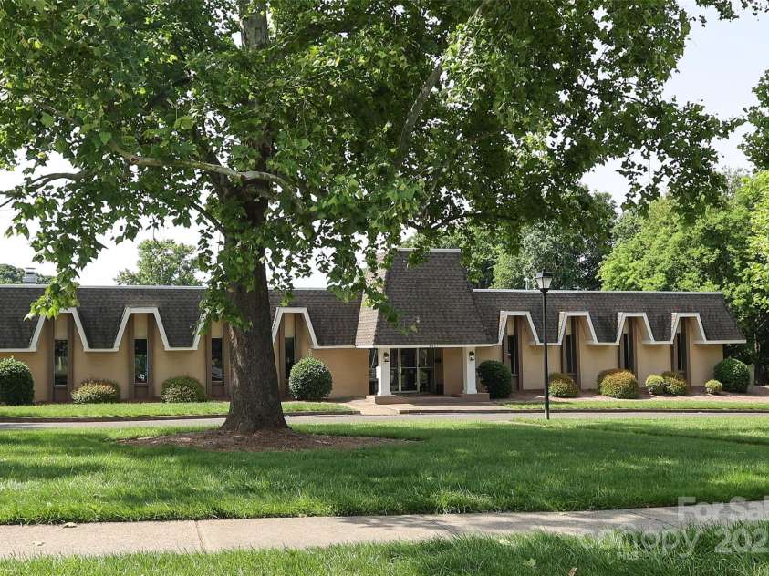 8306 Knights Bridge Road, Charlotte, NC 28210.  MLS# CAR4257820, YatesRealty ID 13656. Club House
