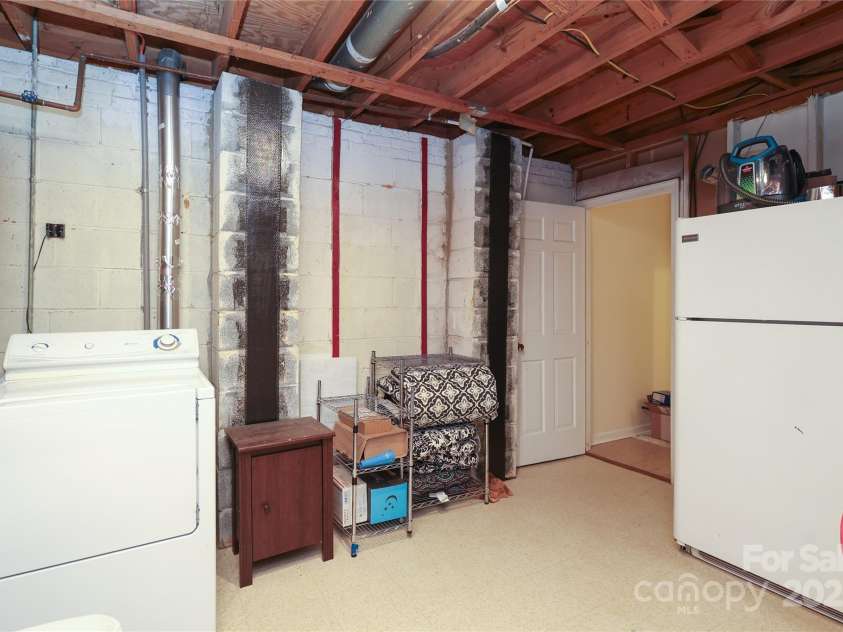 8306 Knights Bridge Road, Charlotte, NC 28210.  MLS# CAR4257820, YatesRealty ID 13656. The Basement area is what makes this unit special!  Could be easily turned into Heated SF (ceiling height allows).  Laundry is here, extra fridge, plus excellent storage capacity!