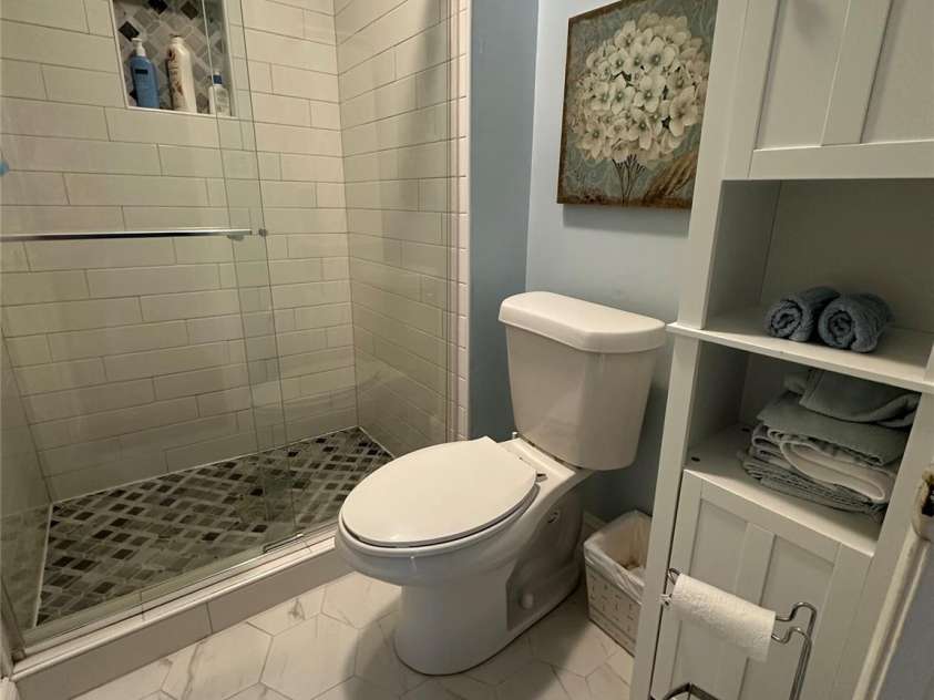 8306 Knights Bridge Road, Charlotte, NC 28210.  MLS# CAR4257820, YatesRealty ID 13656. Updated Primary Bath