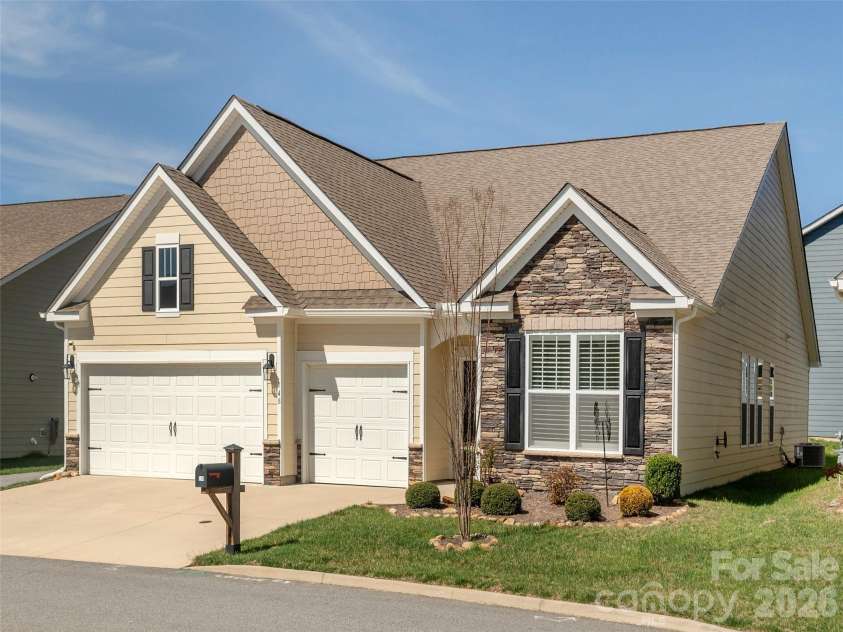 748 Summerfield Place, Flat Rock, NC 28731.  MLS# CAR4356758, YatesRealty ID 13657. 