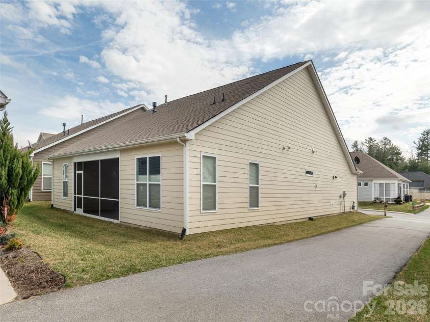 748 Summerfield Place, Flat Rock, NC 28731.  MLS# CAR4356758, YatesRealty ID 13657. 