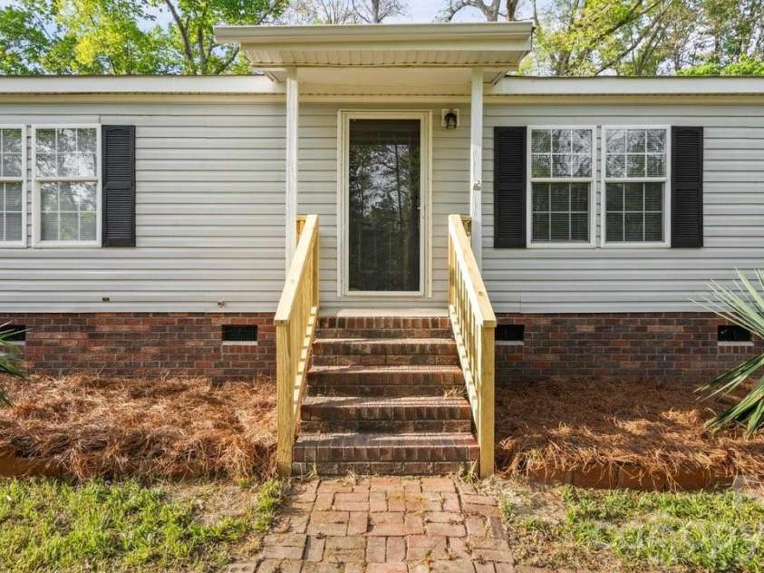 2913 Crystal Drive, Midland, NC 28107.  MLS# CAR4366926, YatesRealty ID 13659. 