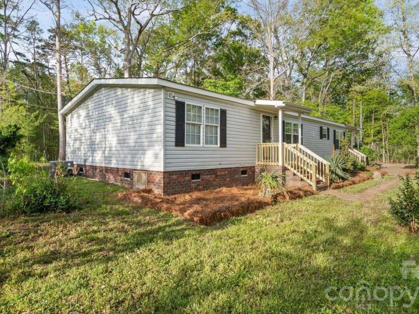 2913 Crystal Drive, Midland, NC 28107.  MLS# CAR4366926, YatesRealty ID 13659. 