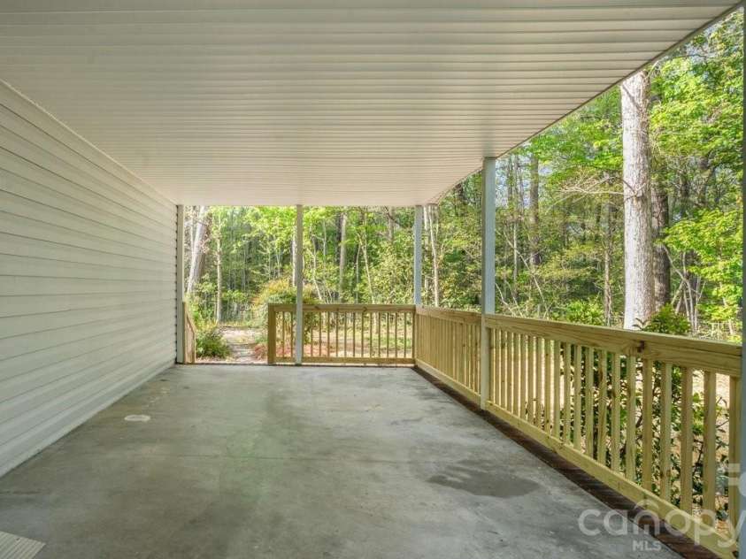 2913 Crystal Drive, Midland, NC 28107.  MLS# CAR4366926, YatesRealty ID 13659. 