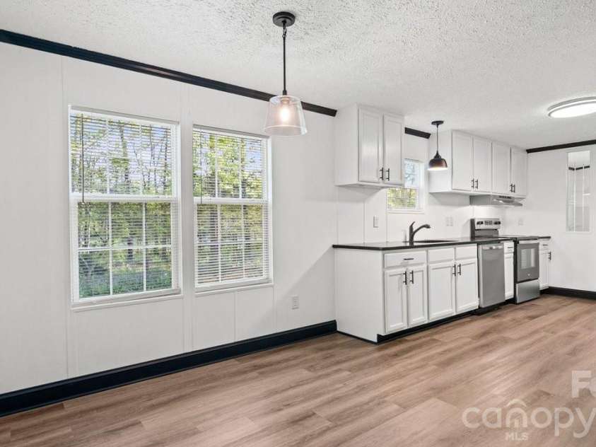 2913 Crystal Drive, Midland, NC 28107.  MLS# CAR4366926, YatesRealty ID 13659. 