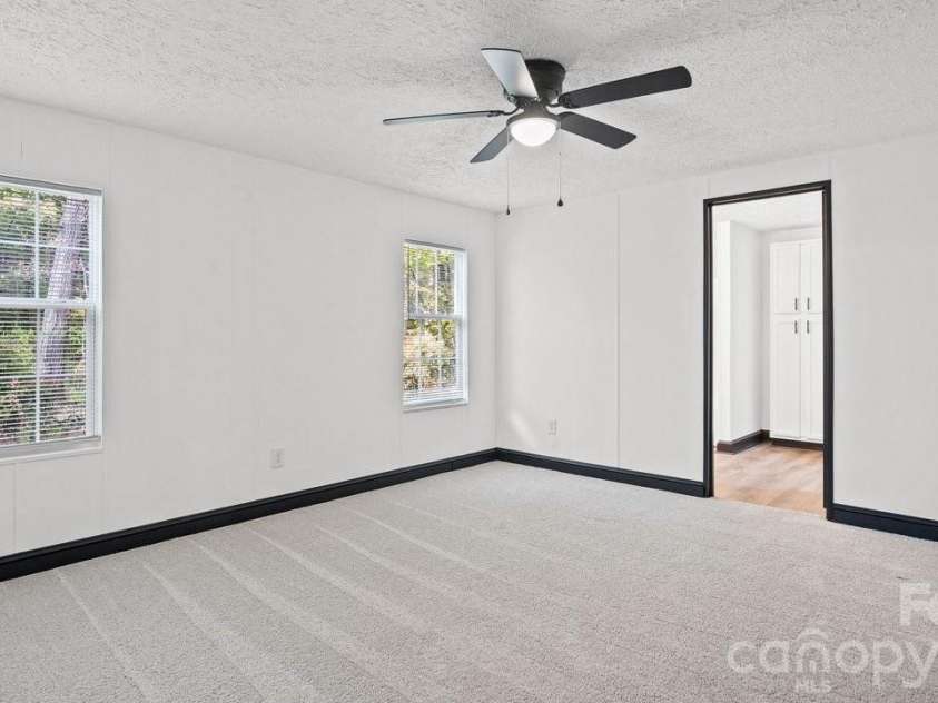 2913 Crystal Drive, Midland, NC 28107.  MLS# CAR4366926, YatesRealty ID 13659. 