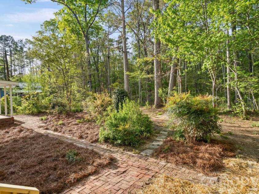 2913 Crystal Drive, Midland, NC 28107.  MLS# CAR4366926, YatesRealty ID 13659. 