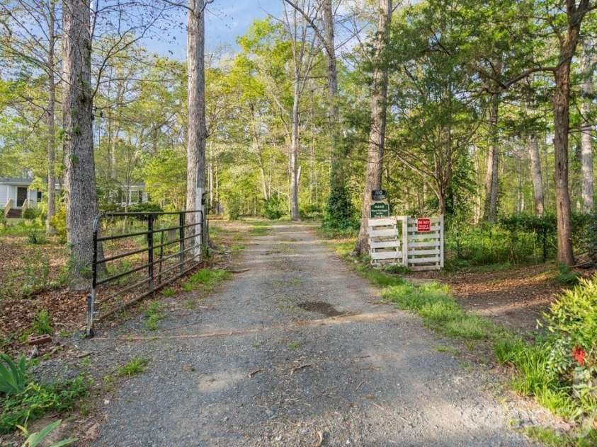 2913 Crystal Drive, Midland, NC 28107.  MLS# CAR4366926, YatesRealty ID 13659. 