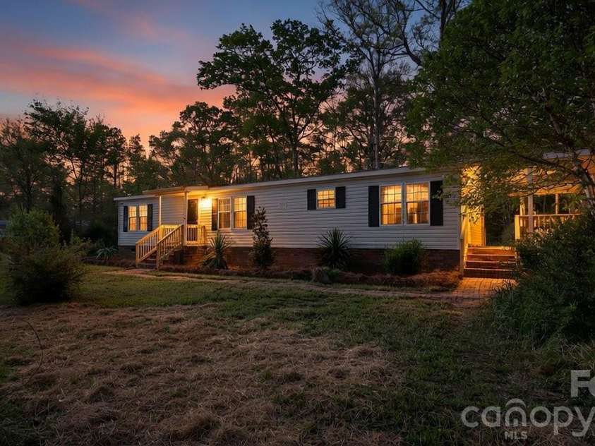 2913 Crystal Drive, Midland, NC 28107.  MLS# CAR4366926, YatesRealty ID 13659. 