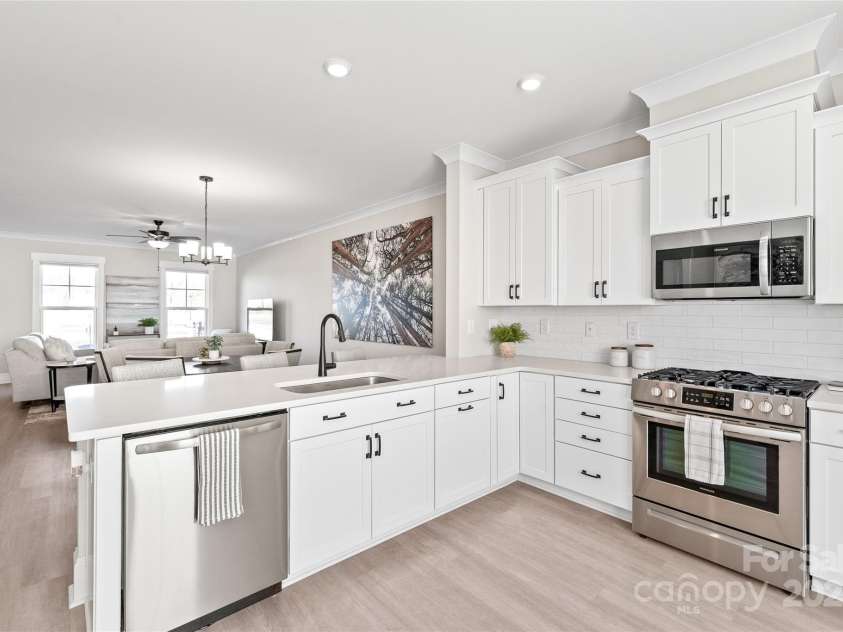 1066 Riverwalk Parkway, Rock Hill, SC 29730.  MLS# CAR4210322, YatesRealty ID 1366. Cook like a pro with the sleek gas stovetop—perfect for creating your favorite meals with precision and ease!
