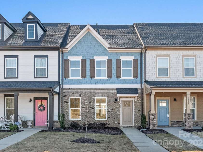 1066 Riverwalk Parkway, Rock Hill, SC 29730.  MLS# CAR4210322, YatesRealty ID 1366. Enjoy walking trails, rafting down the river, a fitness center, dining options, and a brewery—this neighborhood truly has it all!