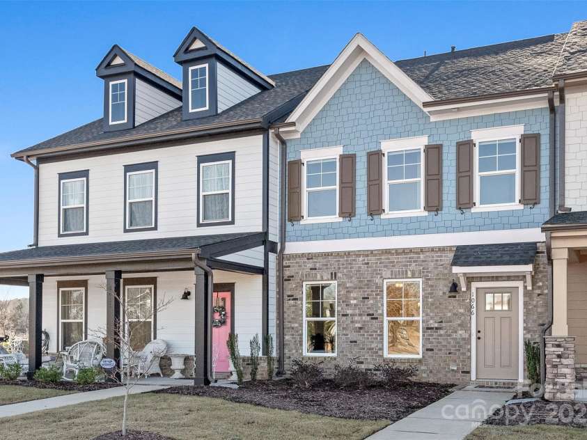 1066 Riverwalk Parkway, Rock Hill, SC 29730.  MLS# CAR4210322, YatesRealty ID 1366. Impeccably maintained, this home offers a seamless blend of functionality and style with luxury vinyl plank throughout the first and second floor.