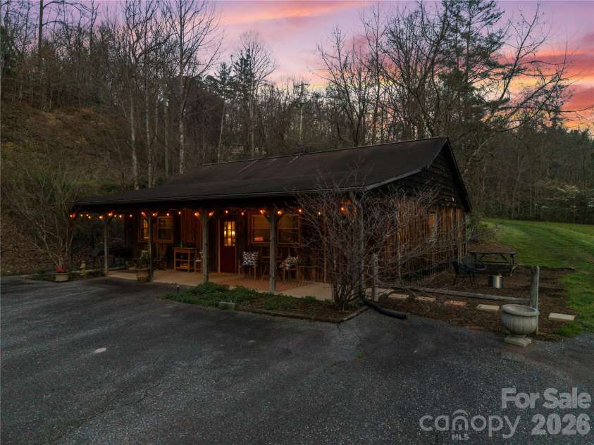 2805 NC 9 Highway, Black Mountain, NC 28711.  MLS# CAR4366252, YatesRealty ID 13663. 