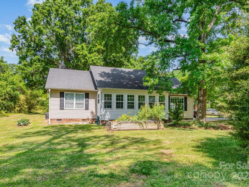 814 Independence Drive, Wingate, NC 28174.  MLS# CAR4251841, YatesRealty ID 13663. 