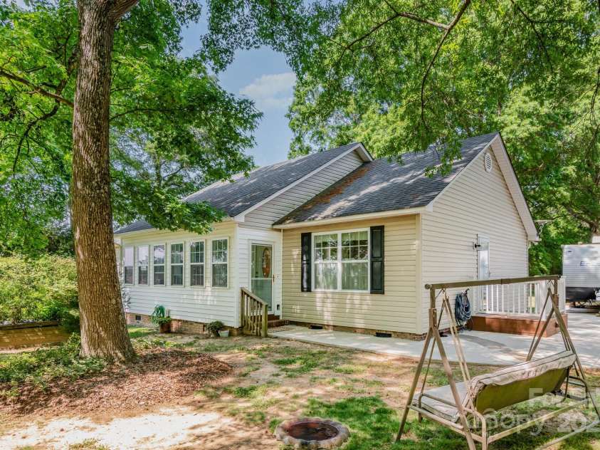 814 Independence Drive, Wingate, NC 28174.  MLS# CAR4251841, YatesRealty ID 13663. 