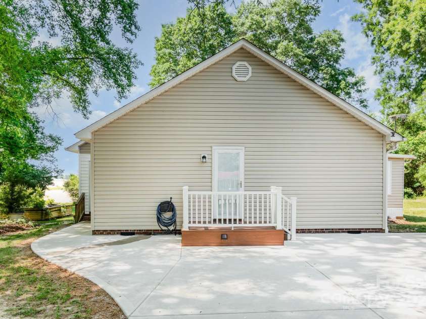 814 Independence Drive, Wingate, NC 28174.  MLS# CAR4251841, YatesRealty ID 13663. 