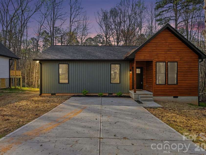 427 Ballard Street, Cherryville, NC 28021.  MLS# CAR4360269, YatesRealty ID 13664. 