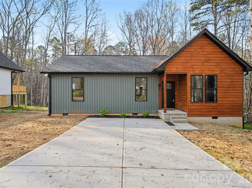 427 Ballard Street, Cherryville, NC 28021.  MLS# CAR4360269, YatesRealty ID 13664. 