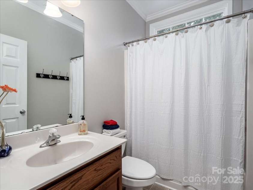 821 Lynnwood Farms Drive, Fort Mill, SC 29715.  MLS# CAR4234073, YatesRealty ID 13664. Bathroom2/main