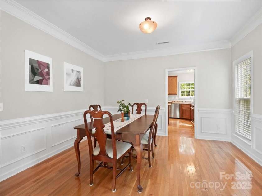 821 Lynnwood Farms Drive, Fort Mill, SC 29715.  MLS# CAR4234073, YatesRealty ID 13664. Dining
