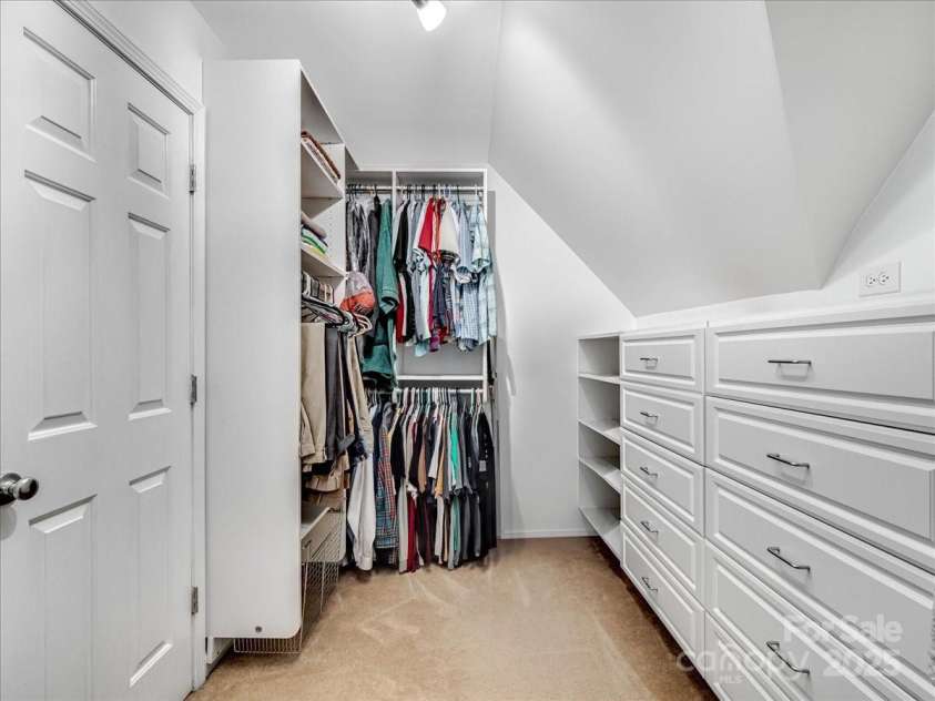 821 Lynnwood Farms Drive, Fort Mill, SC 29715.  MLS# CAR4234073, YatesRealty ID 13664. En Suite Closet