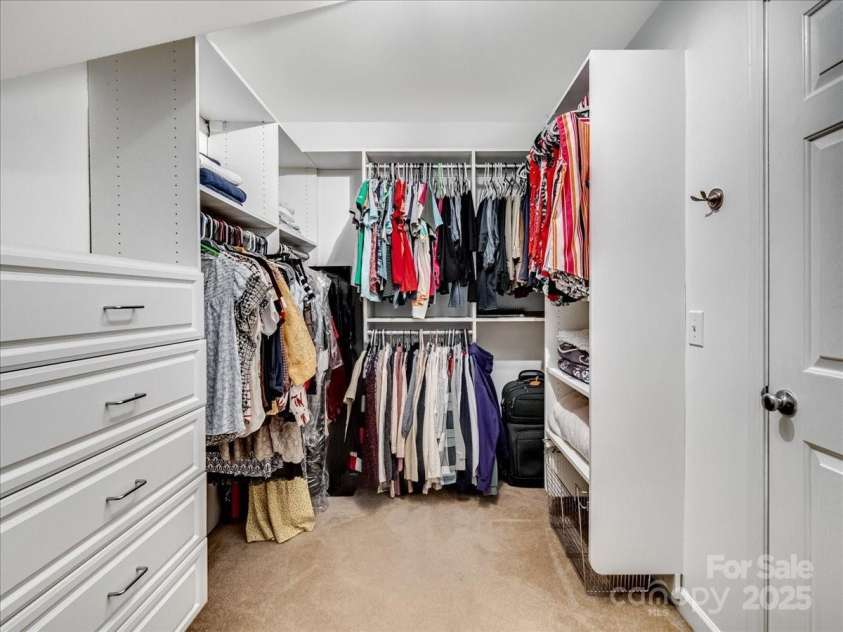 821 Lynnwood Farms Drive, Fort Mill, SC 29715.  MLS# CAR4234073, YatesRealty ID 13664. En Suite Closet