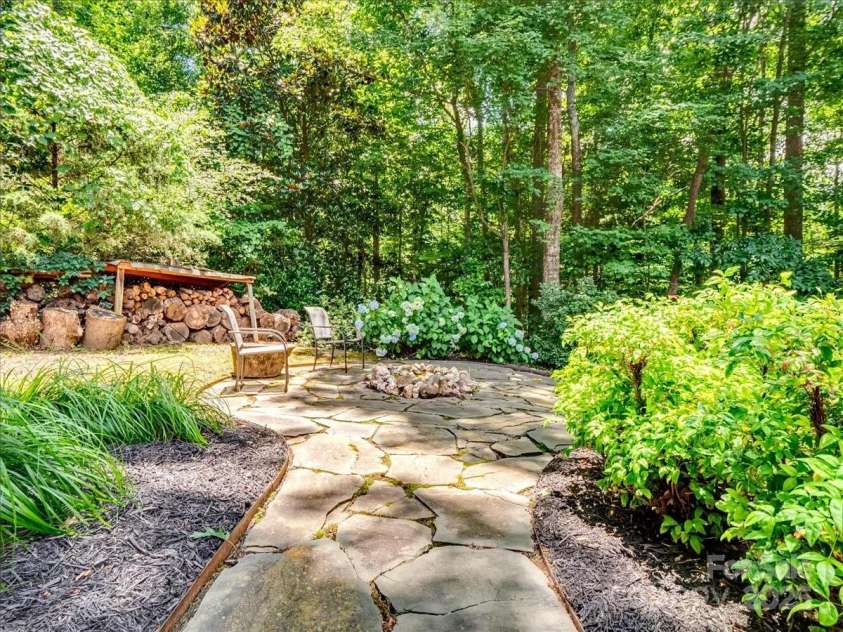 821 Lynnwood Farms Drive, Fort Mill, SC 29715.  MLS# CAR4234073, YatesRealty ID 13664. Firepit Area