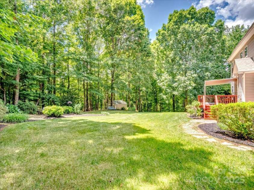 821 Lynnwood Farms Drive, Fort Mill, SC 29715.  MLS# CAR4234073, YatesRealty ID 13664. Flagstone Pathway