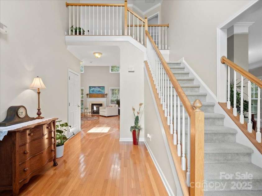 821 Lynnwood Farms Drive, Fort Mill, SC 29715.  MLS# CAR4234073, YatesRealty ID 13664. Foyer Entry