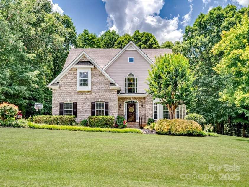 821 Lynnwood Farms Drive, Fort Mill, SC 29715.  MLS# CAR4234073, YatesRealty ID 13664. Front
